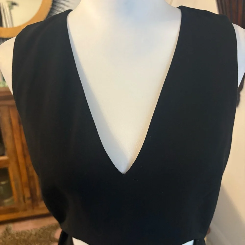 FRENCH CONNECTION Black Whisper V neck Cut Out Dress! Sleeveless. Lined. NEW! 8